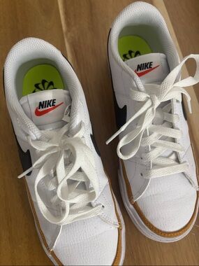 Nike Court Legacy sneakers. Woman size 7